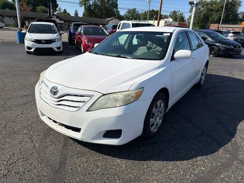 Used 2011 White Toyota LE image 3