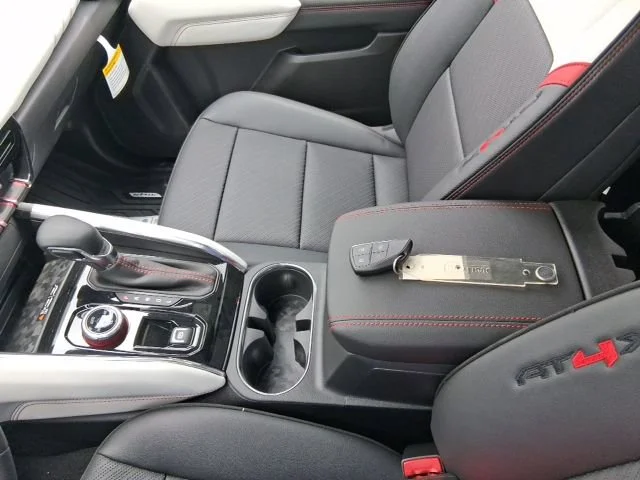 2026 GMC Canyon AT4X - Photo 11