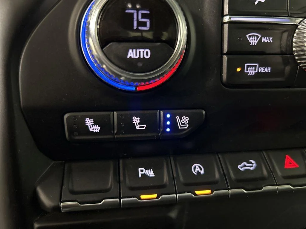 Used 2021 White Frost GMC Denali image 31