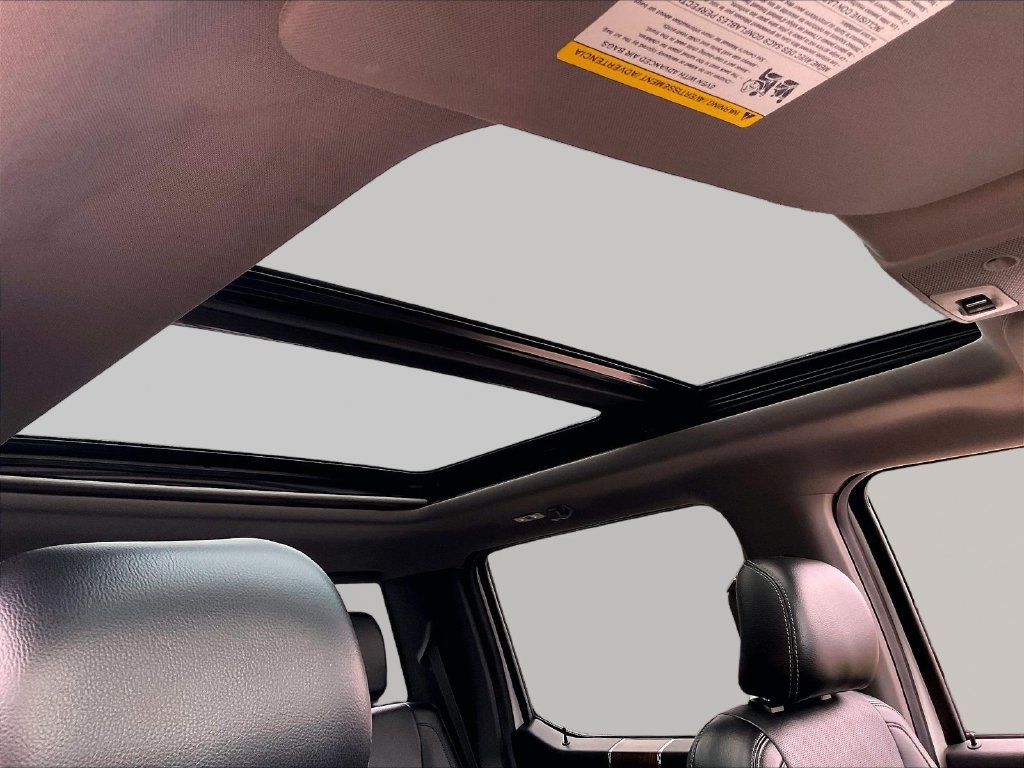 Used 2016 White Platinum Clearcoat Metallic Ford Lariat image 21