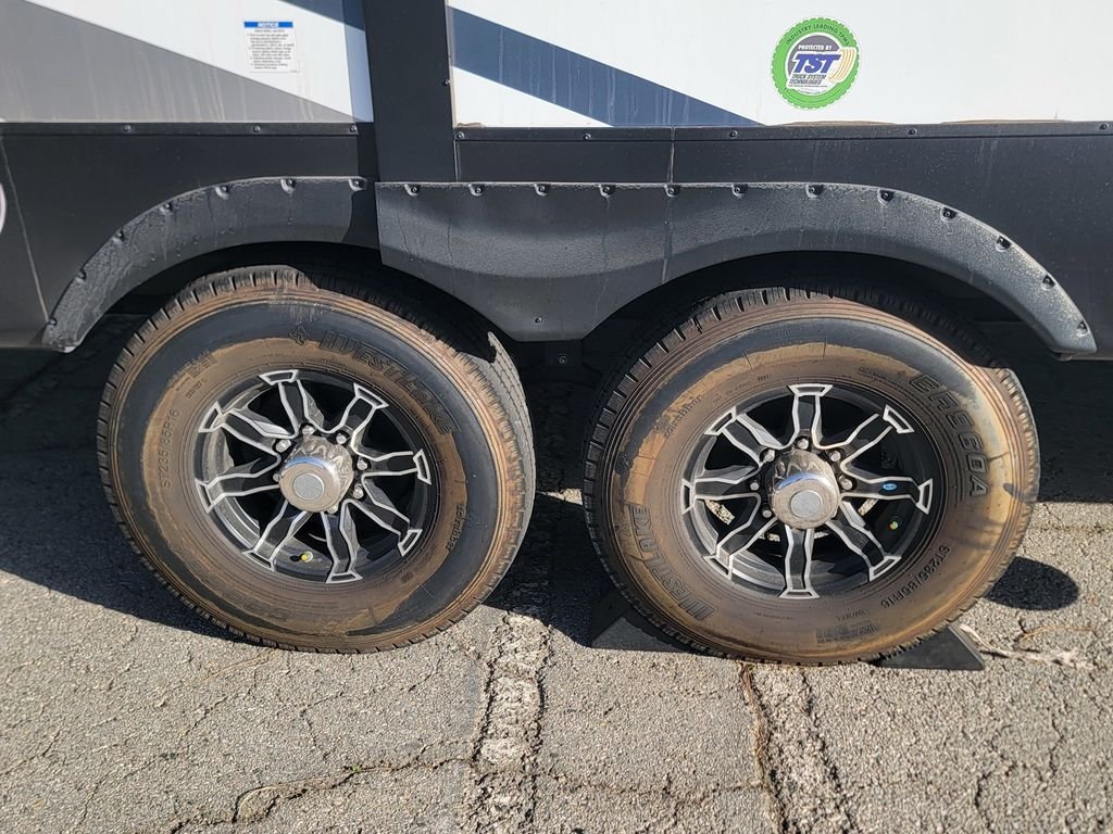 Used 2022  Rogue Toy Hauler image 13