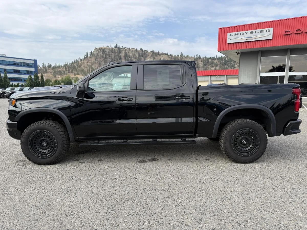 Used 2025 Black Chevrolet ZR2 image 3