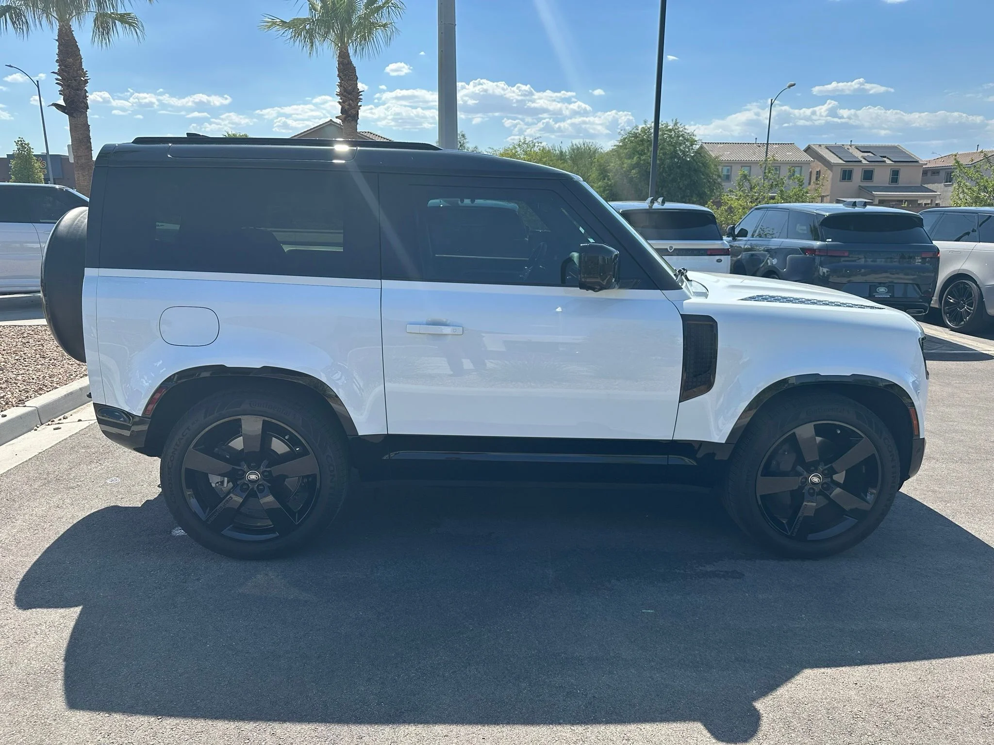 Used 2025 Fuji White Land Rover X-Dynamic SE image 3
