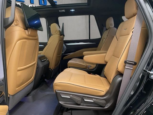 Used 2025  Cadillac Premium Luxury image 21