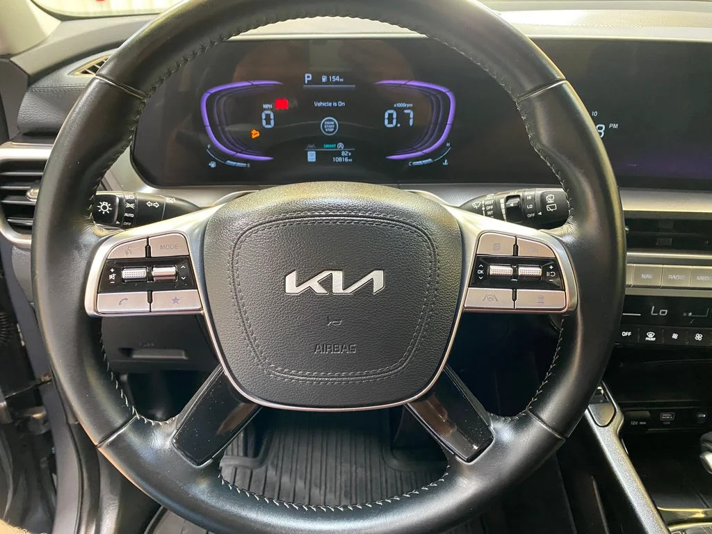 Used 2025 Silver Kia S image 32