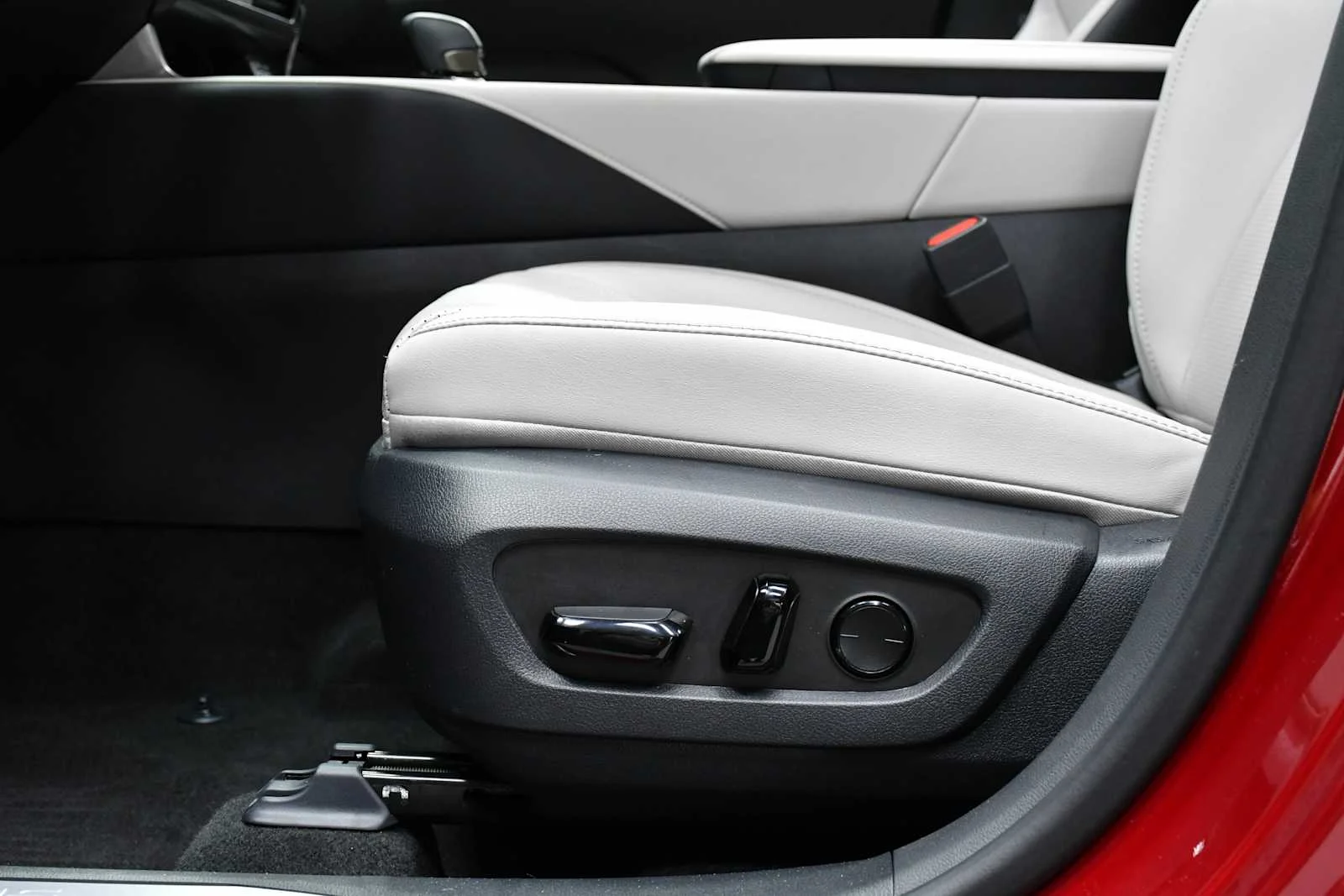 Used 2025 Matador Red Mica Lexus Premium Plus image 13