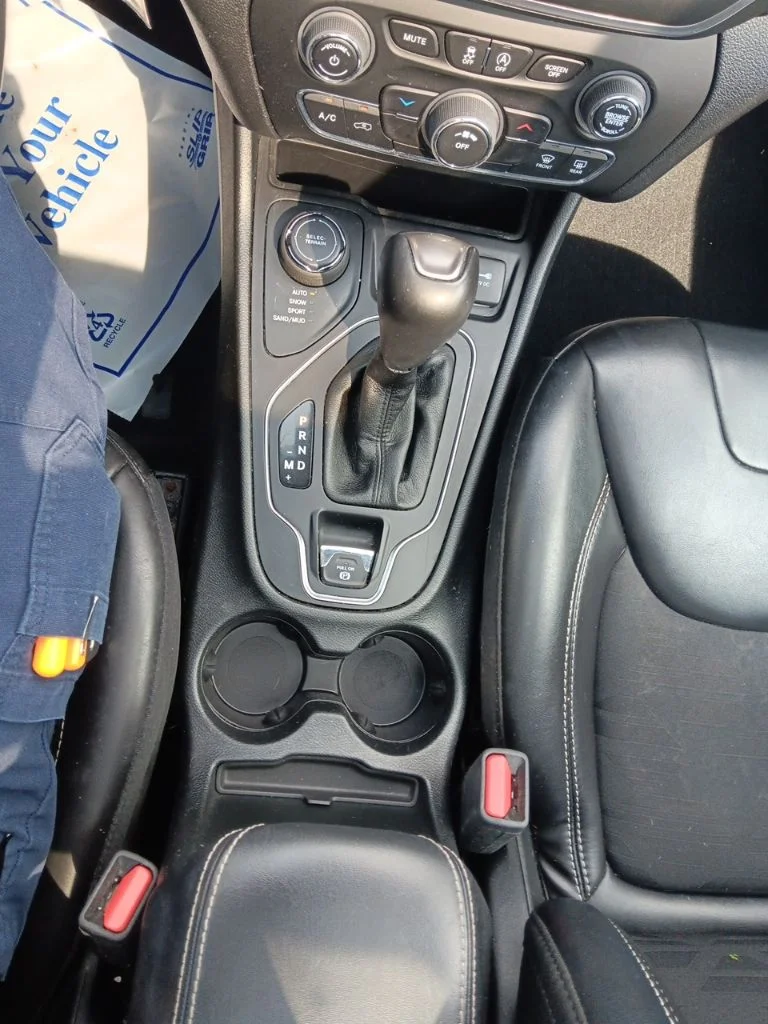 Used 2022 Hydro Blue Pearlcoat Jeep X image 25