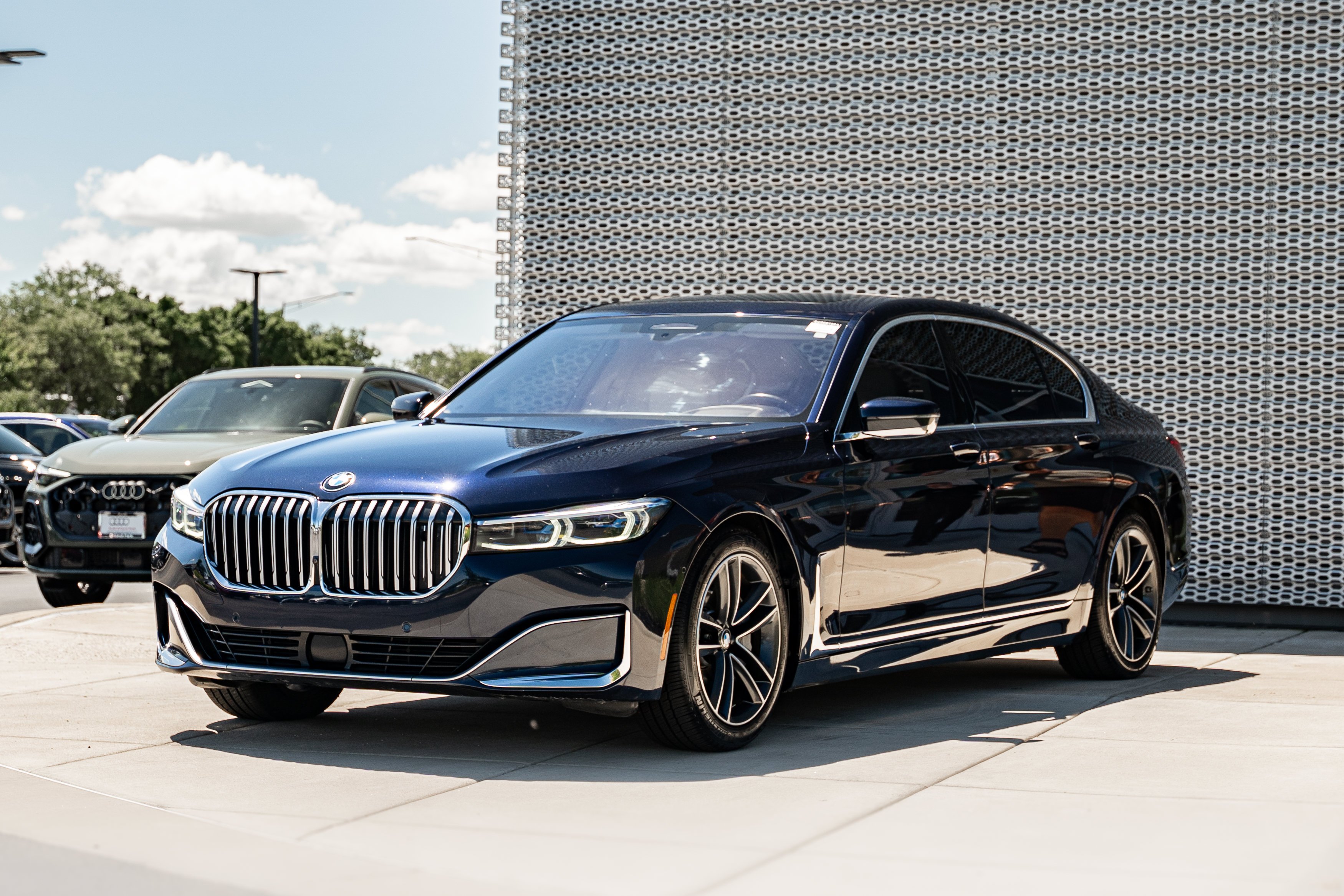 Used 2020 Imperial Blue Metallic BMW 750i xDrive image 7