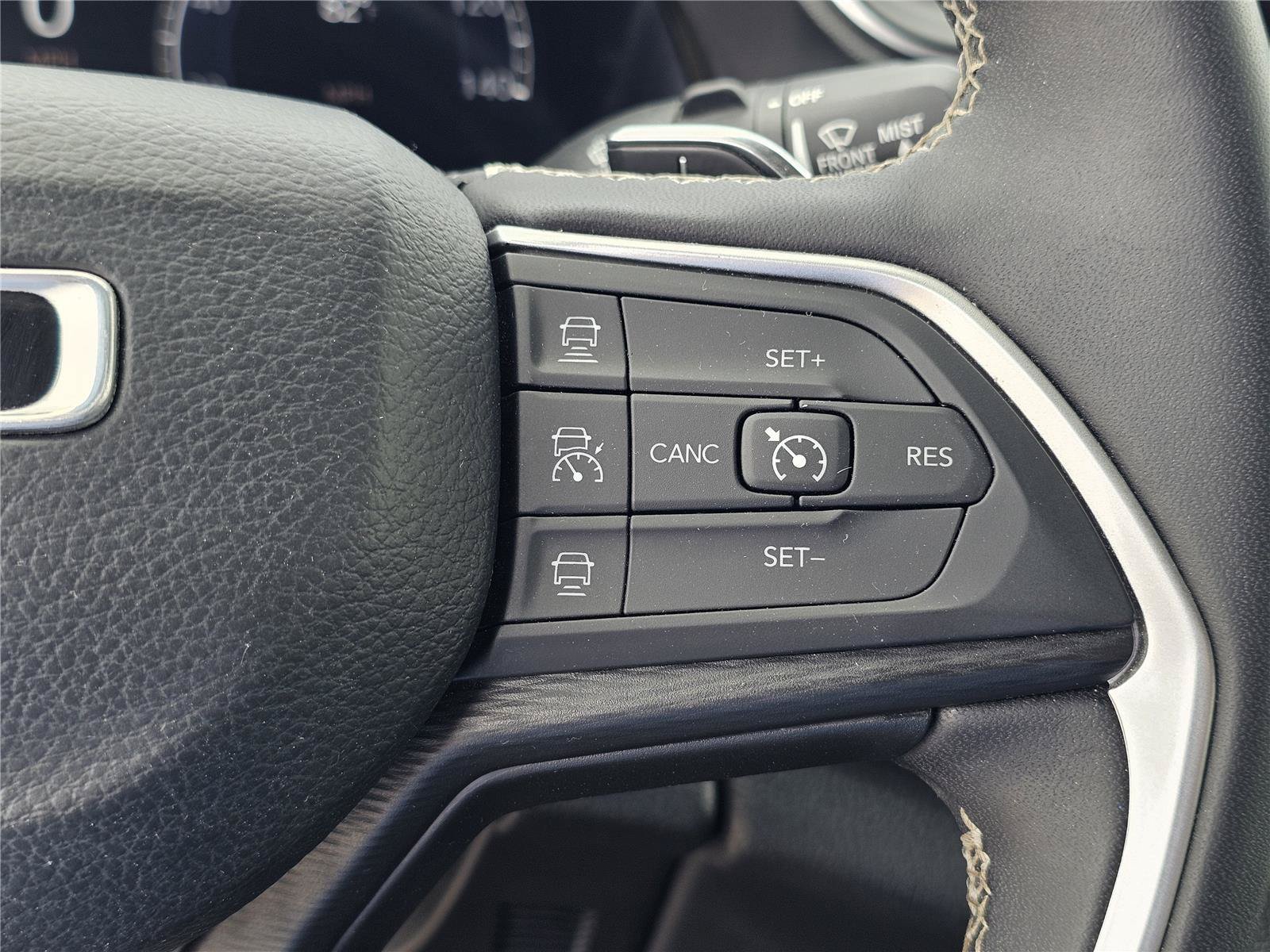 Used 2024 Silver Zynith Jeep Altitude image 21
