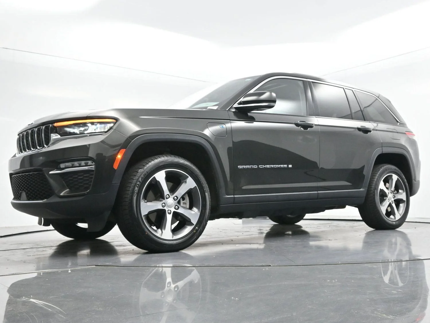 Used 2023 Rocky Mountain Pearlcoat Jeep 4xe image 49