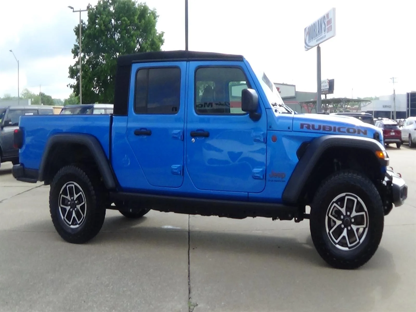 Used 2024 Hydro Blue Pearl Coat (pbj) Jeep Rubicon image 5