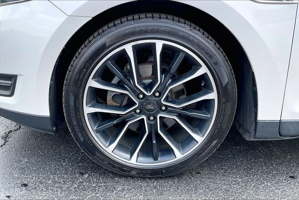Used 2019 White Ford Limited image 8