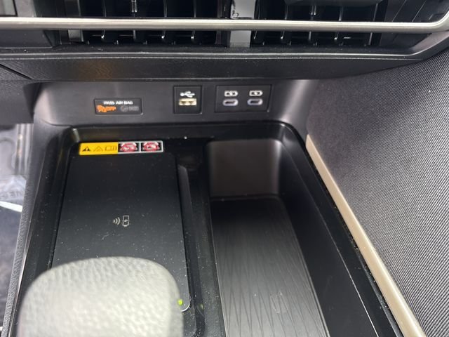 2025 Toyota Camry LE - Photo 28