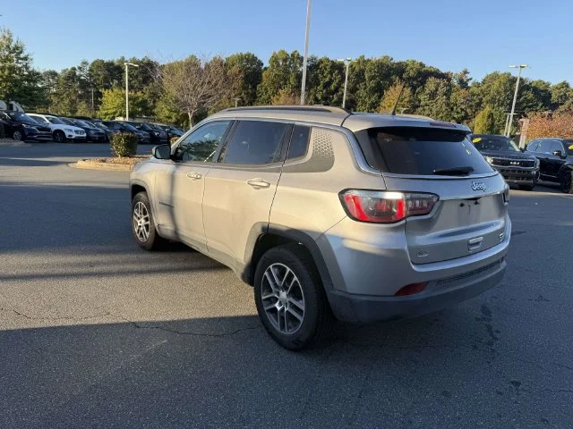 Used 2018 Silver Jeep Latitude image 6