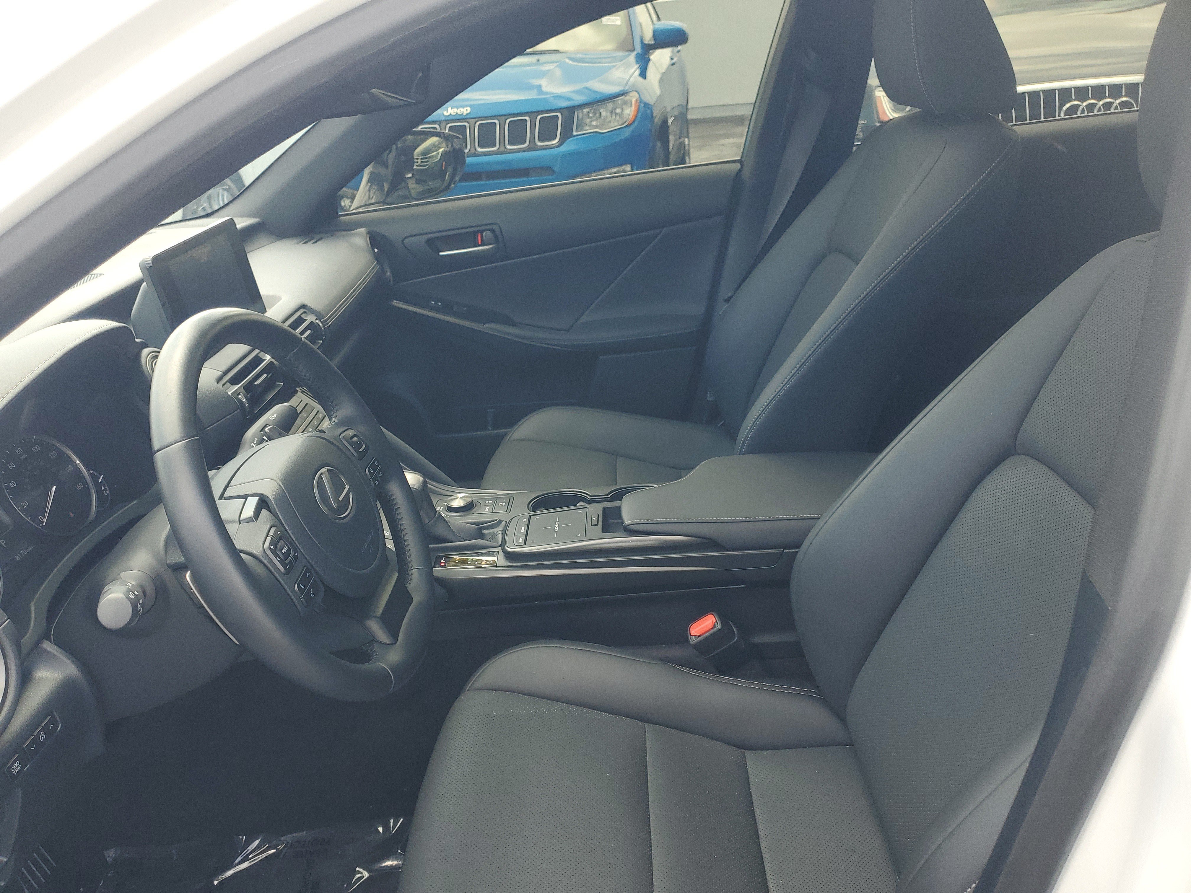 Used 2025 White Pearl Lexus IS 300 image 14