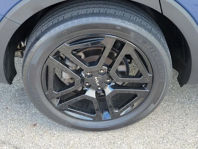 Used 2023 Black Kia SX X-Line image 7