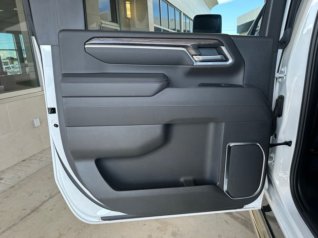 Used 2025 White Chevrolet LTZ image 29