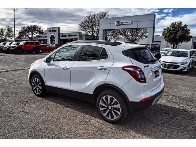 Used 2019 Summit White Buick Essence image 3