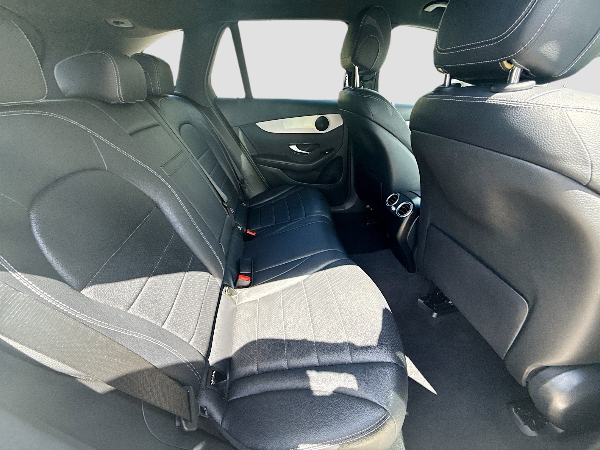 2022 Mercedes-Benz GLC GLC300 - Photo 28