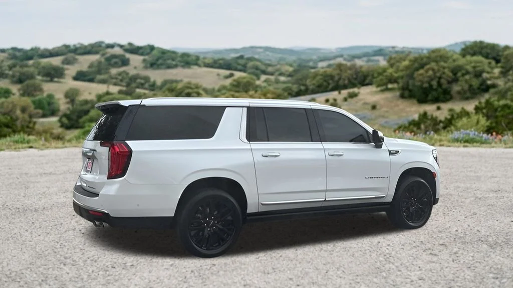 Used 2023 White GMC Denali image 10