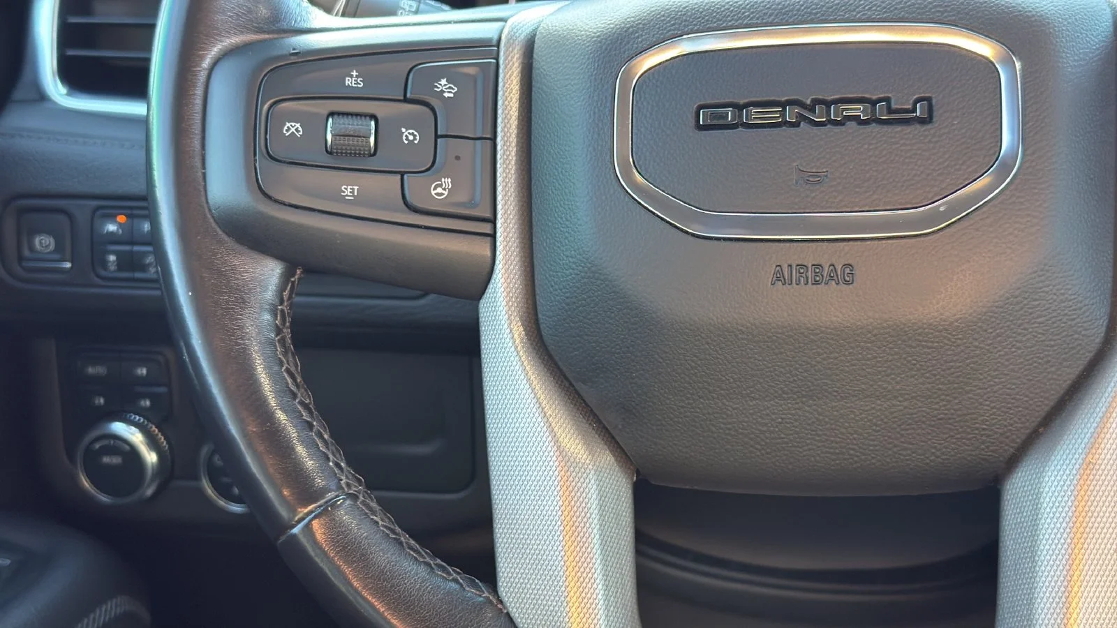 Used 2022 Black GMC Denali image 16