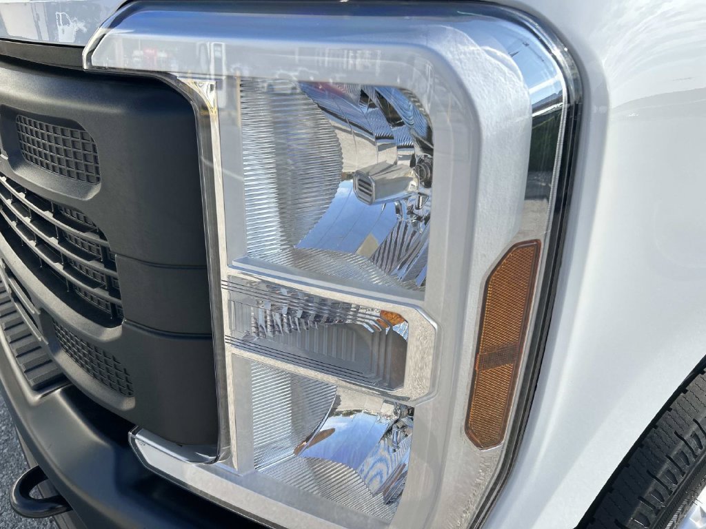 Certified Used 2026 Oxford White Ford XL image 10