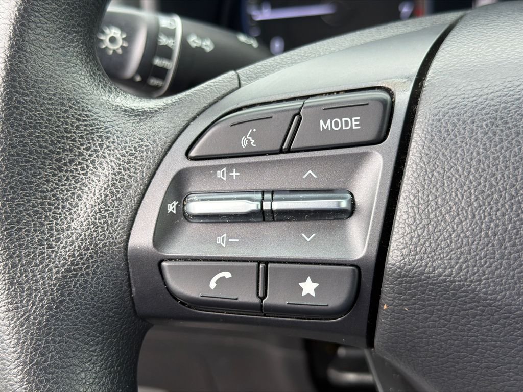 Used 2023 White Hyundai SEL image 24