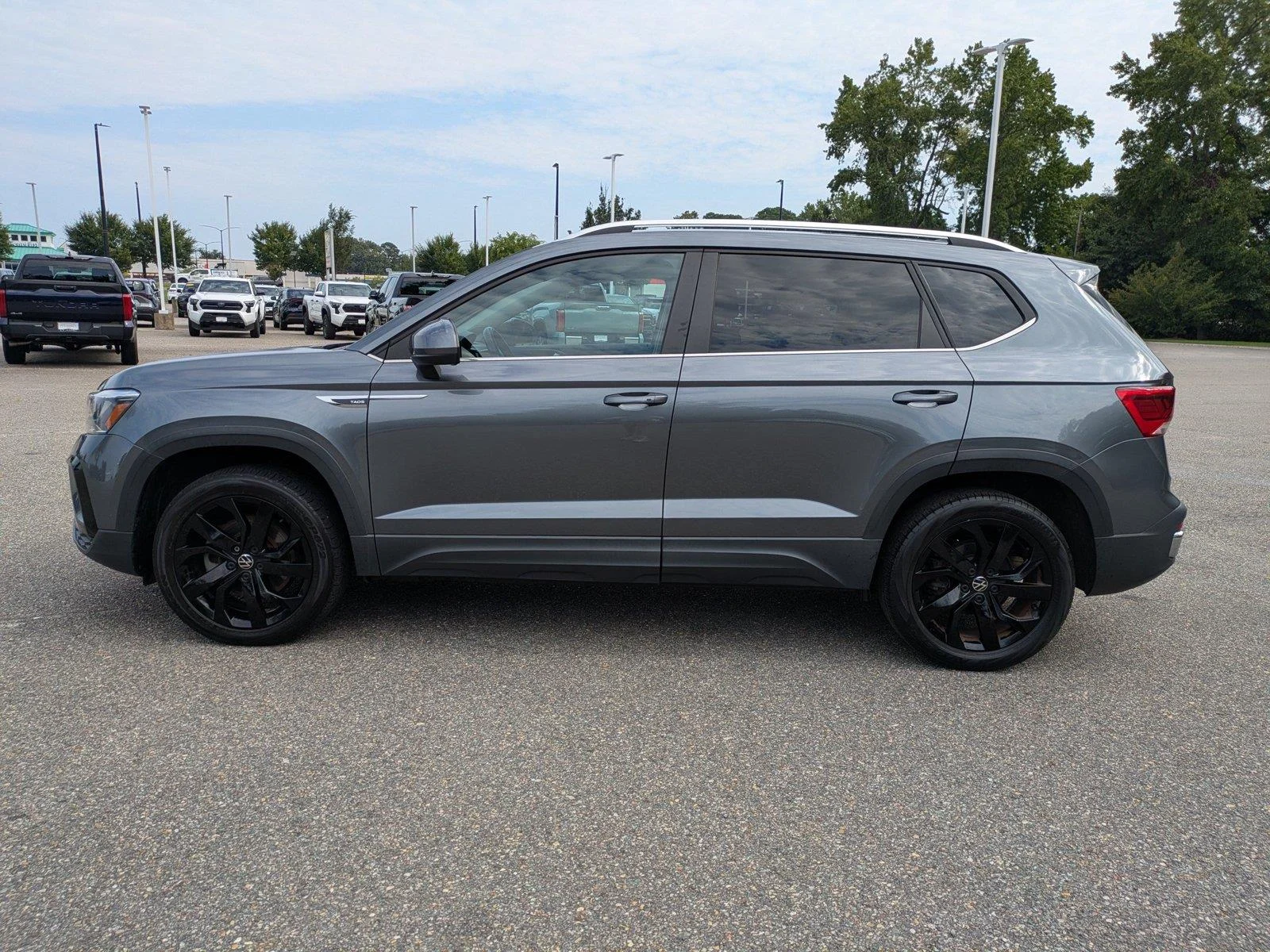 Used 2022 Platinum Gray Metallic Volkswagen SE image 7