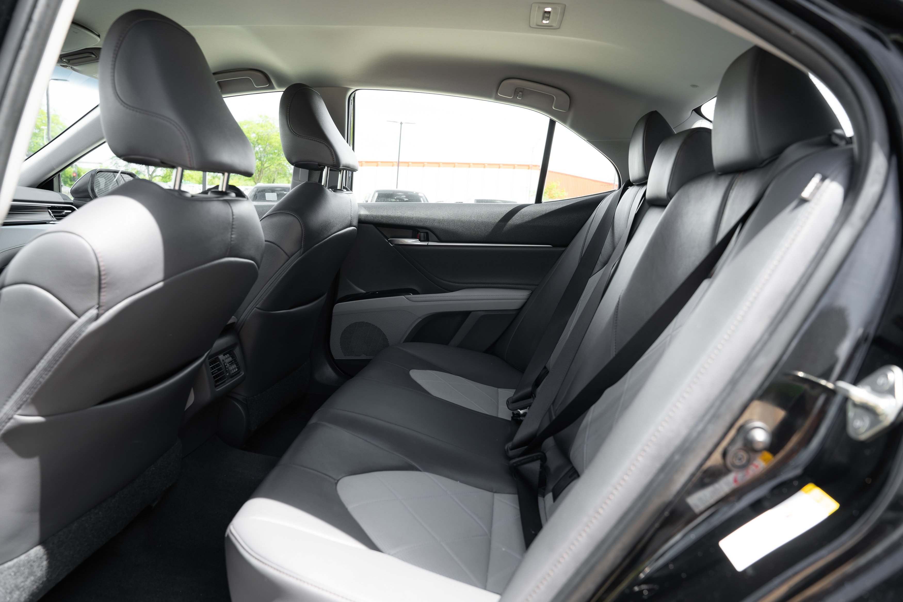 Used 2018 Midnight Black Metallic Toyota XLE image 23
