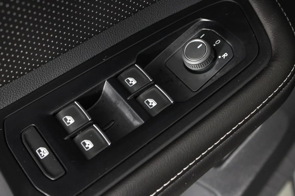 2025 Volkswagen Atlas Cross Sport SEL R-LINE - Photo 23