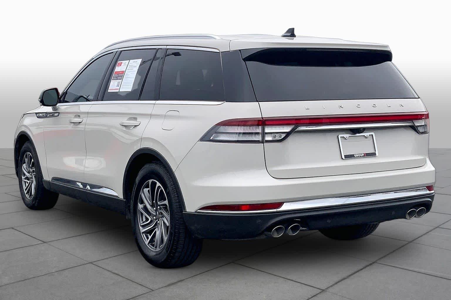 Used 2021 Ceramic Pearl Lincoln Standard image 12