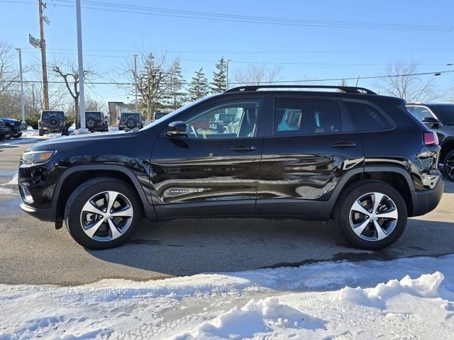 Used 2022 Diamond Black Crystal Pearlcoat Jeep Limited image 22