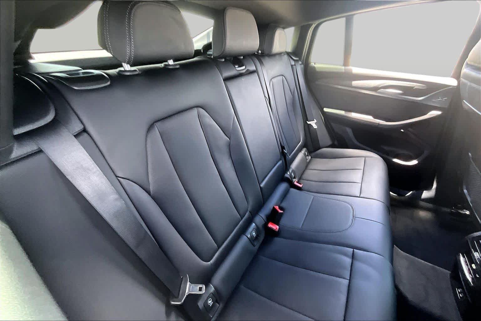 Used 2024 Black Sapphire Metallic BMW xDrive30i image 18