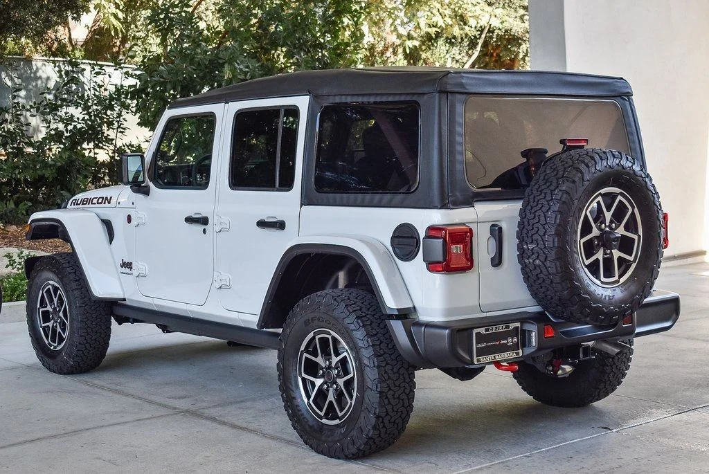 New 2026 Bright White Clearcoat Jeep Rubicon image 4