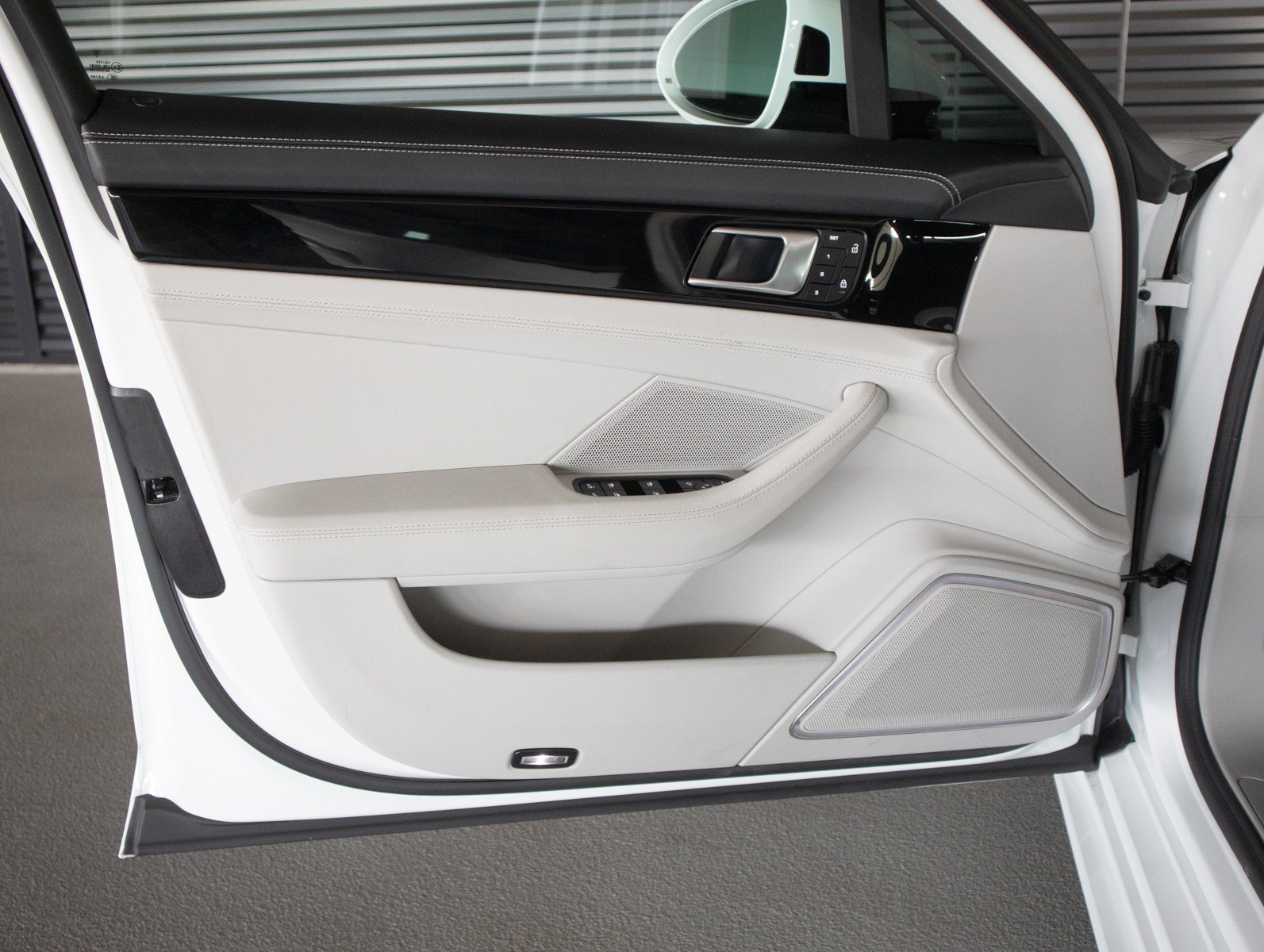 Certified Used 2023 White Porsche 4 image 25