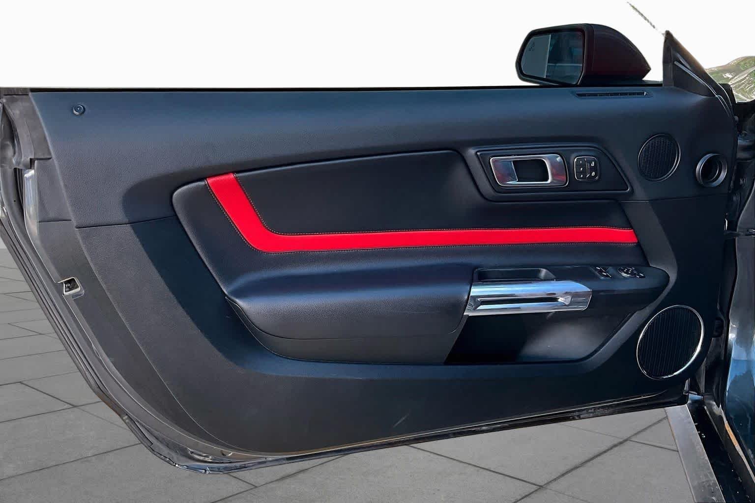 Used 2019 Magnetic Metallic Ford GT Premium image 21