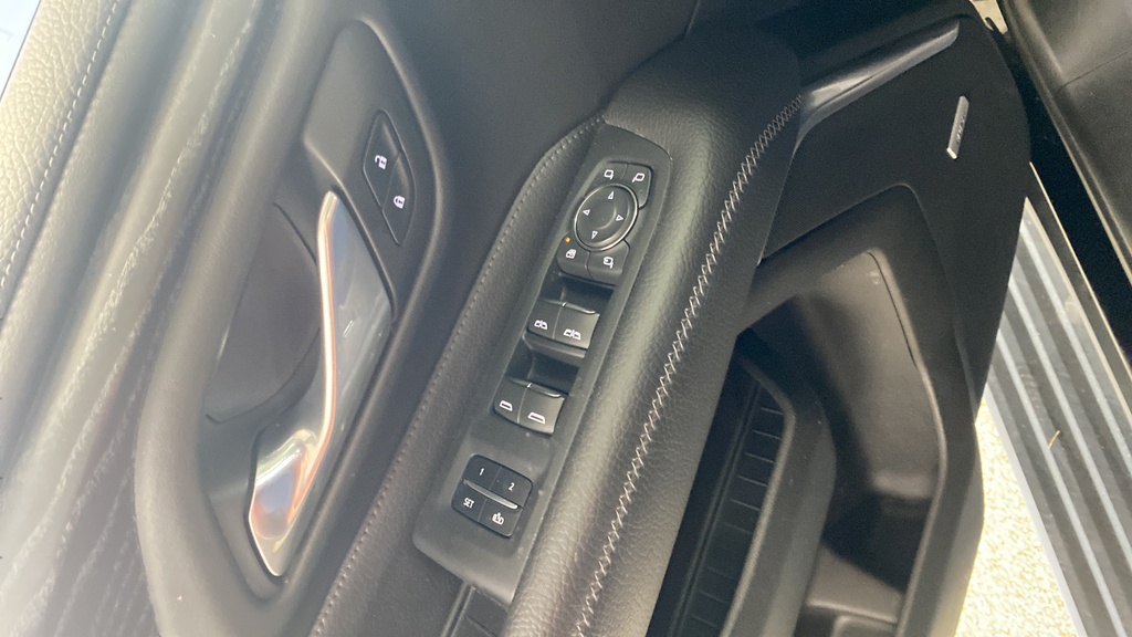 Used 2021 Onyx Black GMC Denali image 21