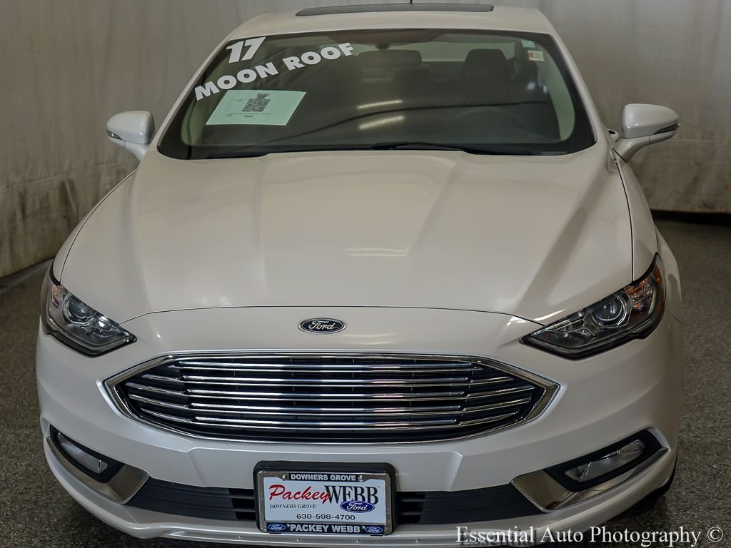 Used 2017 White Platinum Clearcoat Metallic Ford SE image 7