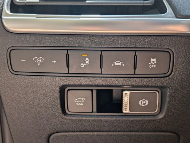 Used 2020 Graphite Hyundai Limited image 21