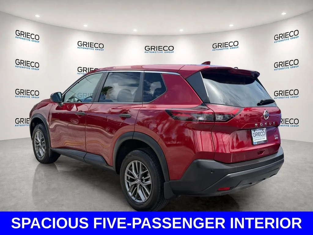 Used 2021 Red Nissan S image 5