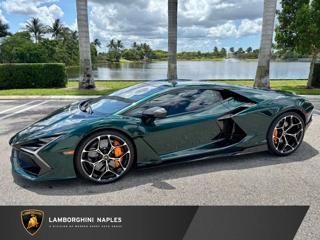 Used 2025 Verde Hydra Metallic Lamborghini  image 1