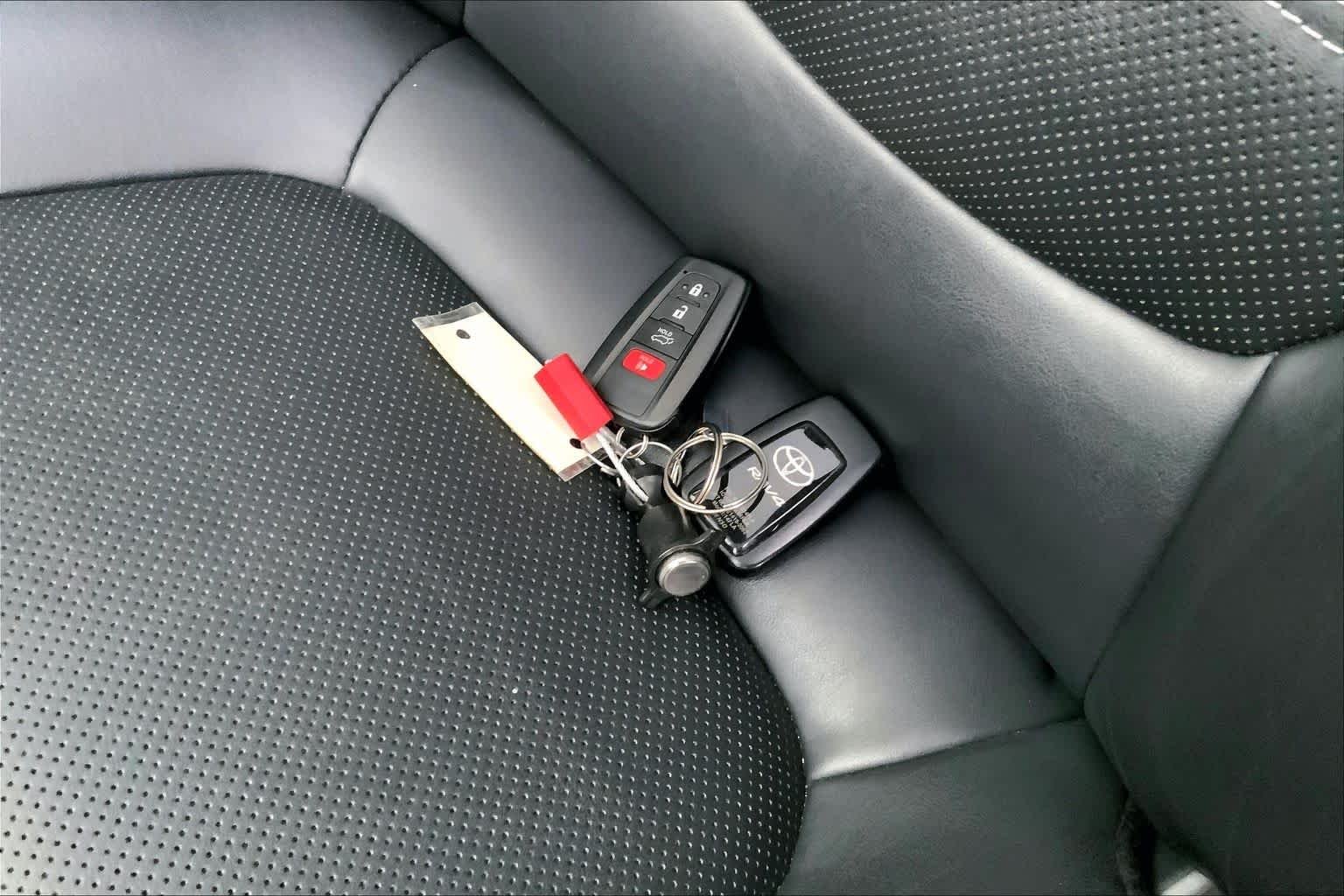 Used 2023 Wind Chill Pearl Toyota Limited image 14