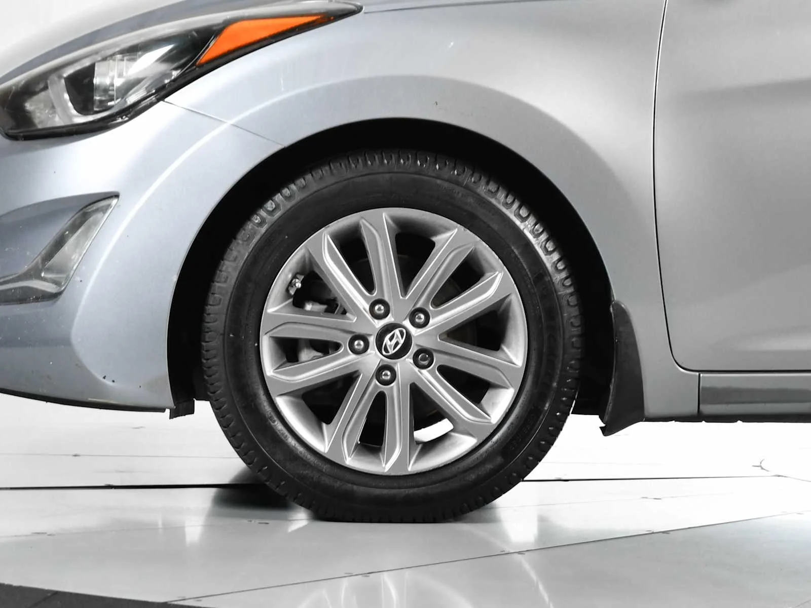 Used 2015 Shale Gray Metallic Hyundai SE image 11
