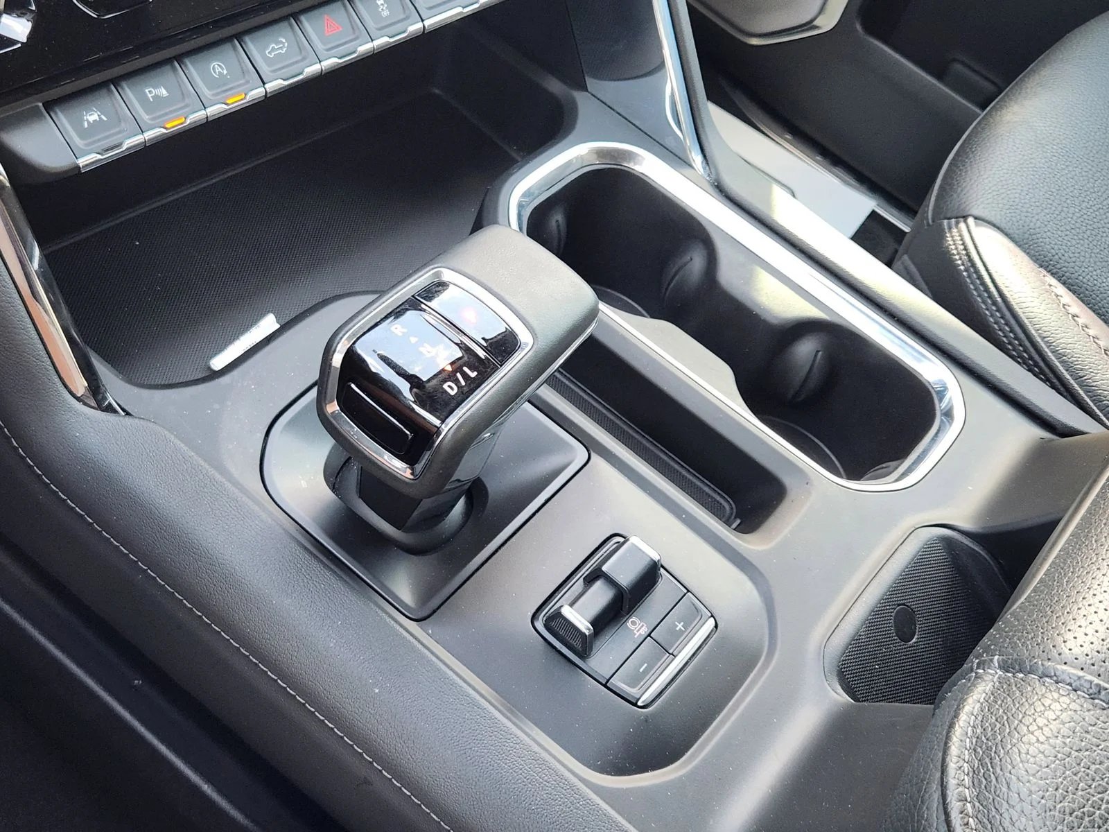 Used 2024 Silver GMC Denali image 19