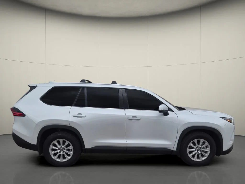 Used 2025 Beige Toyota XLE image 8