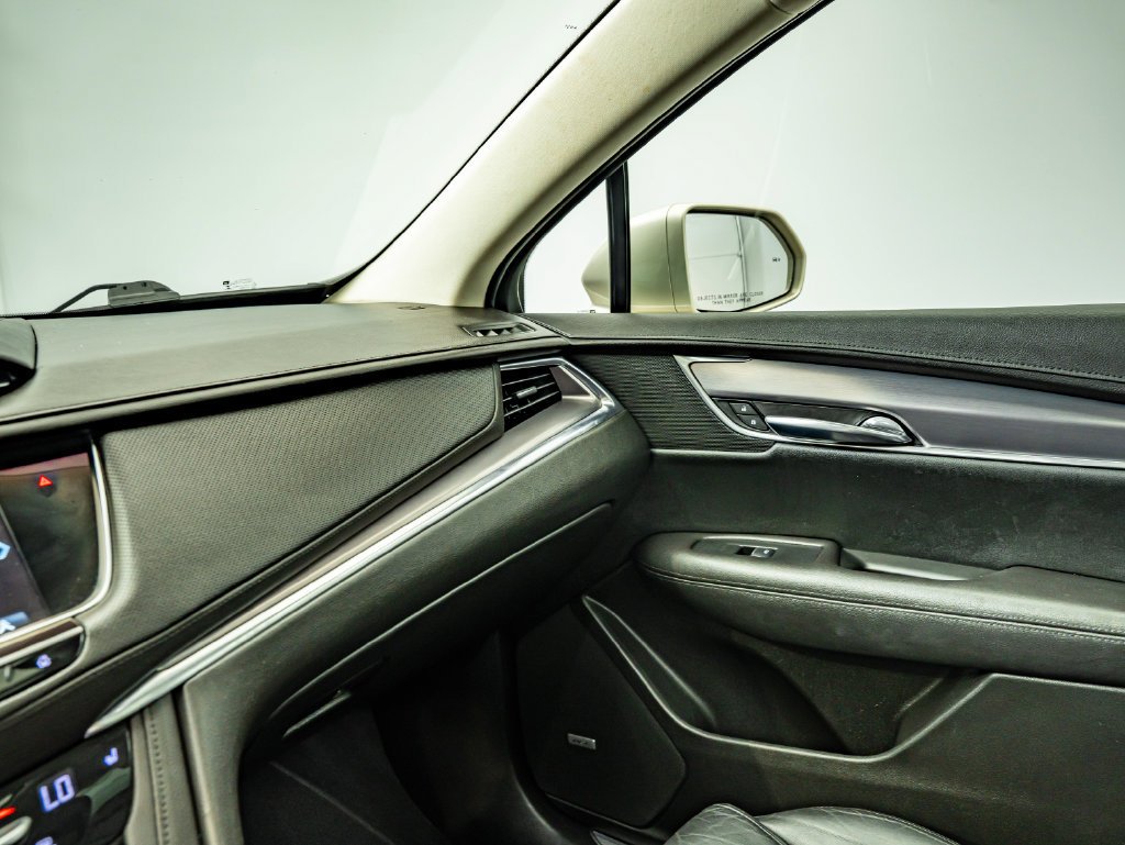 Used 2017 Silver Coast Metallic Cadillac Luxury image 28