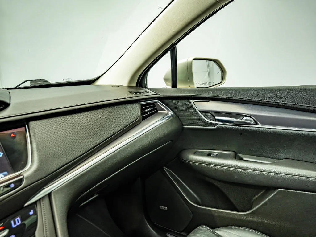 Used 2017 Silver Coast Metallic Cadillac Luxury image 28