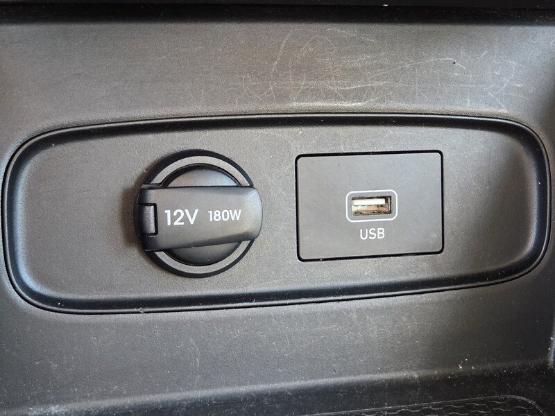 Used 2021 Black Hyundai SE image 32