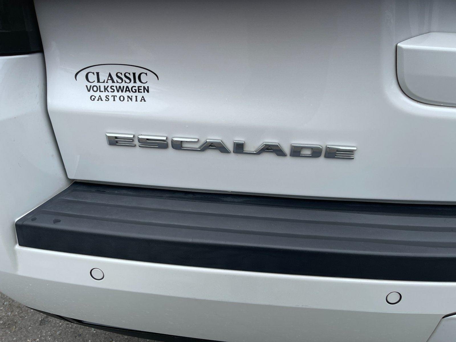 Used 2019 Crystal White Tricoat Cadillac Premium Luxury image 11
