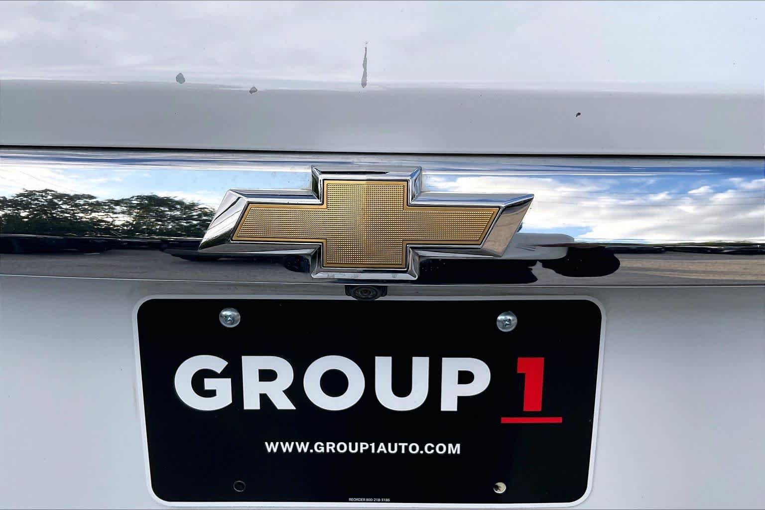 Used 2018 Summit White Chevrolet LT Cloth image 30
